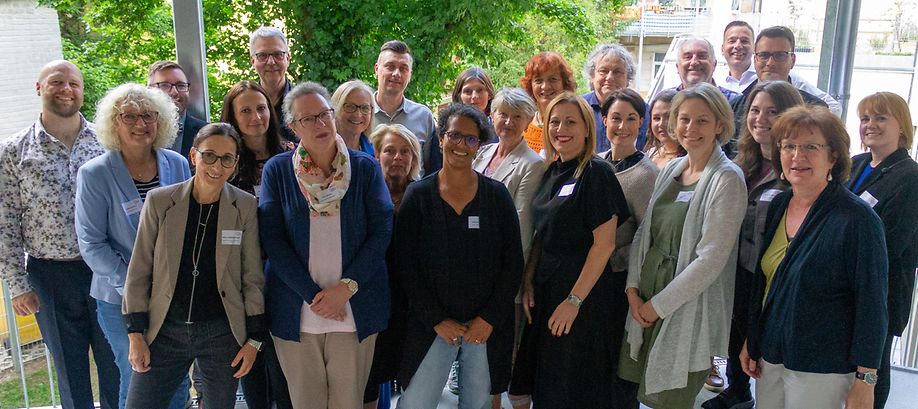 Gruppenfoto aller Teilnehmenden der Zukunftswerkstätten