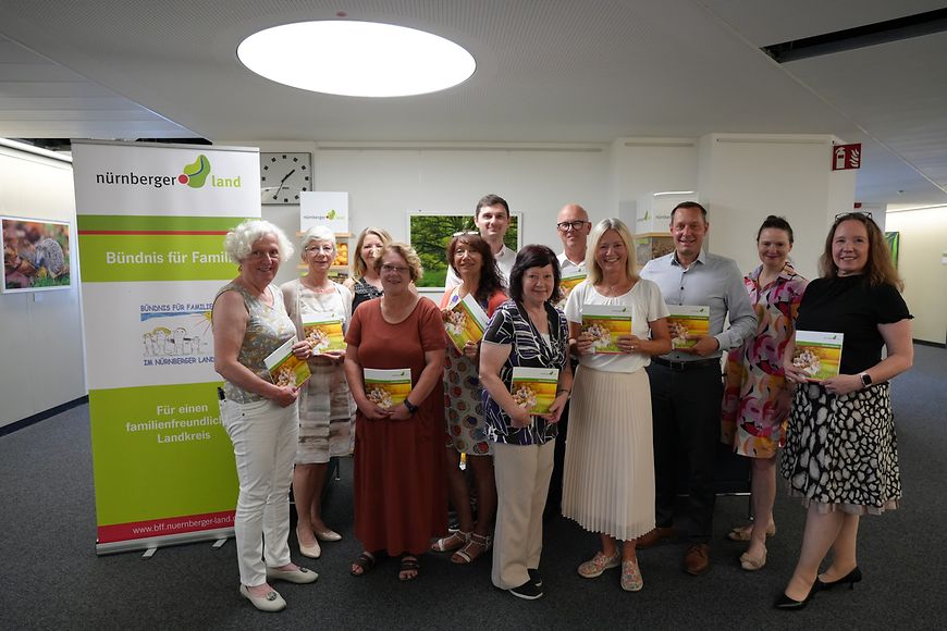 Gruppenbild der Akteure und Akteurinnen des Bündnis für Familie in Nürnberg